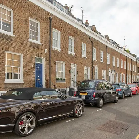 Stunning Gated Home London
